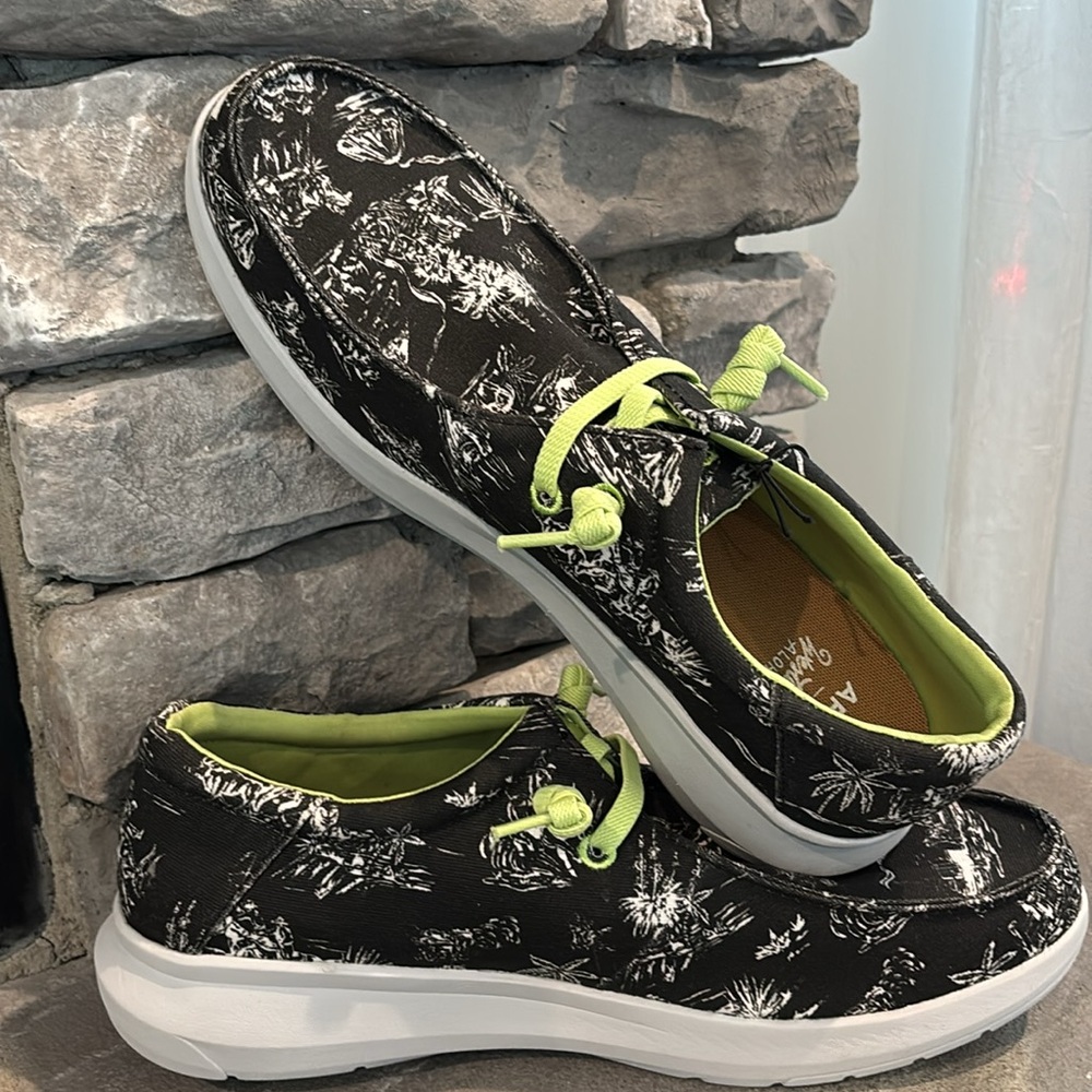 Ariat Hilo Western Aloha-Black Aloha
Tolle,Foam sole,lightweight/flexible - Picture 11 of 11